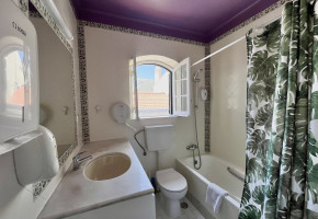 Twin room with shared bathroom