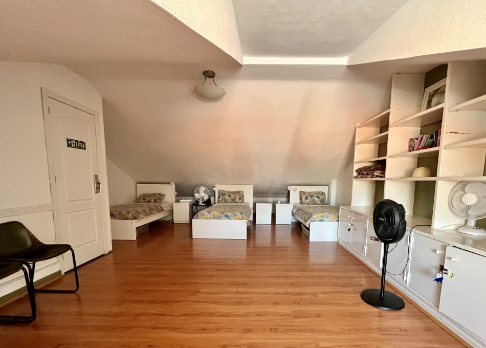 4 - bed mixed dormitory