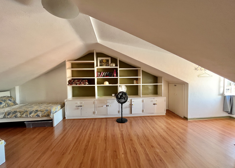 4 - bed mixed dormitory