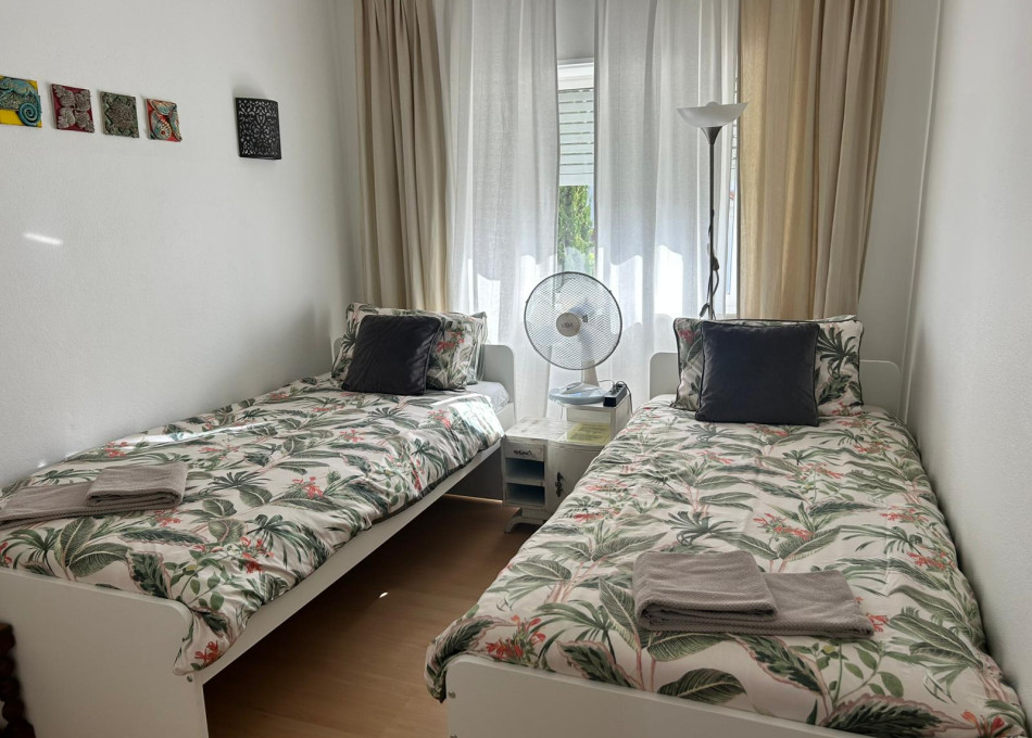 Twin room with shared bathroom